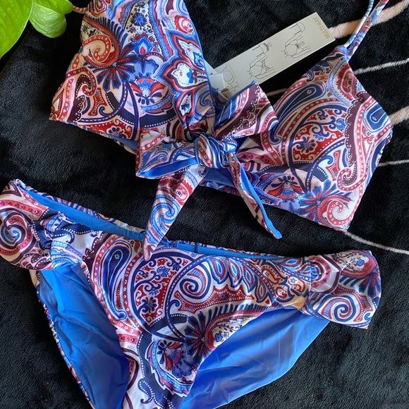 Bikini 🌿 - Picture 1 of 2